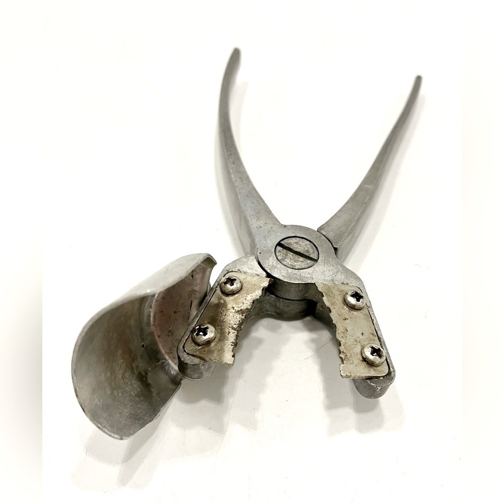 York Nut Sheller The TEXAN Model Aluminum Nut Cracker Vintage 7.5"